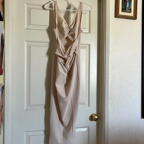 ASOS cream cut out midi dress - Picture 3 of 5